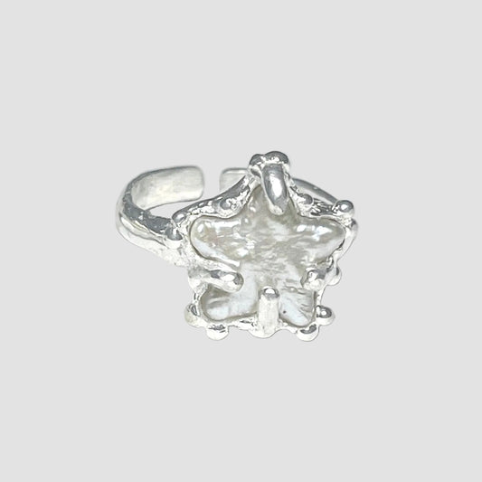 HYPHANTRIA silver ring